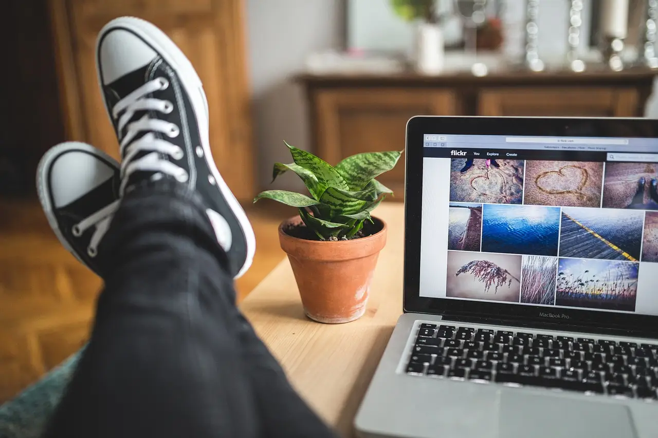 office, freelance, freelancer, computer, work, laptop, notebook, desk, job, working, mac, macbook, workspace, converse, sneakers, legs, table, project, office, freelancer, freelancer, freelancer, freelancer, freelancer, job, mac, workspace, workspace, converse, converse, sneakers, sneakers